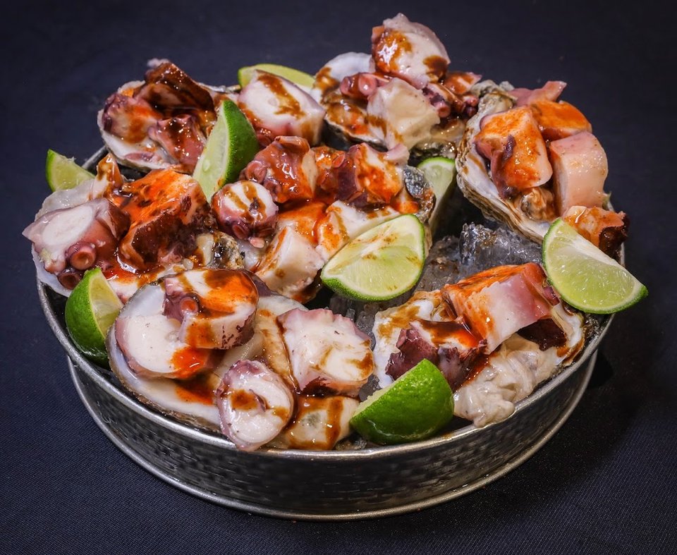 Restaurant menu highlighting mariscos and Sinaloa-style dishes.